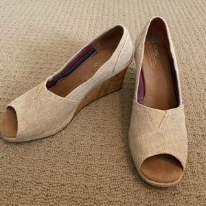 Toms wedge slip on
